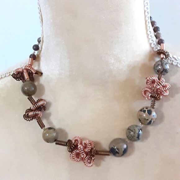 Artistic handcrafted 16" necklace beaded twisted wire copper natural tones - Picture 2 of 3